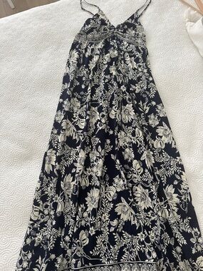 NWOT Women's Navy and Ivory Floral Maxi Skirt Dress